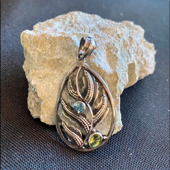 Pendant - Picture 1 of 4